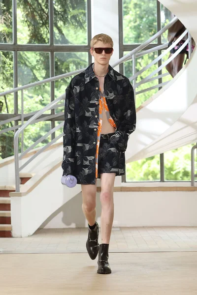 Look 11